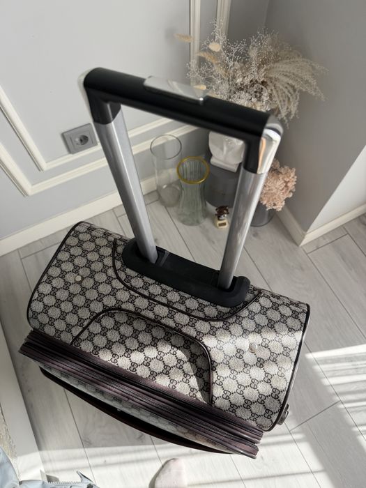 Чемодан размера М