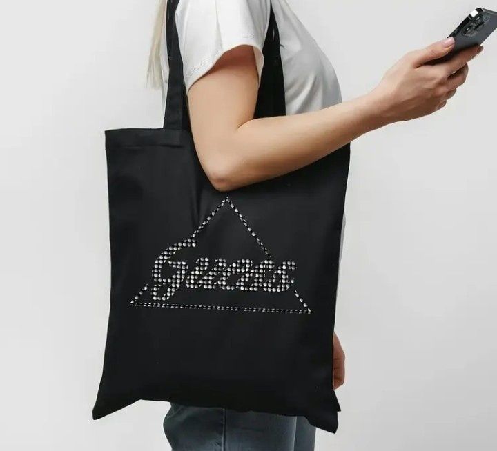 Geanta Guess/tip sacosa/material textil, potrivita cumpărături, saculet, etichetă