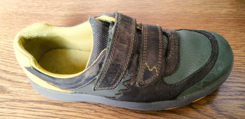 Оригинални обувки Clarks с лепки, естествена кожа, номер 32.5, отлични