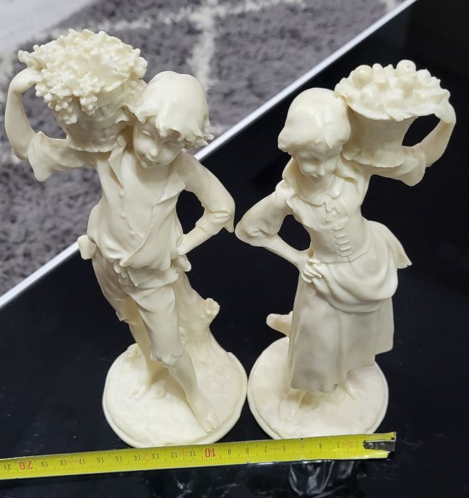 Sculpturi  praf marmura fata/baiat