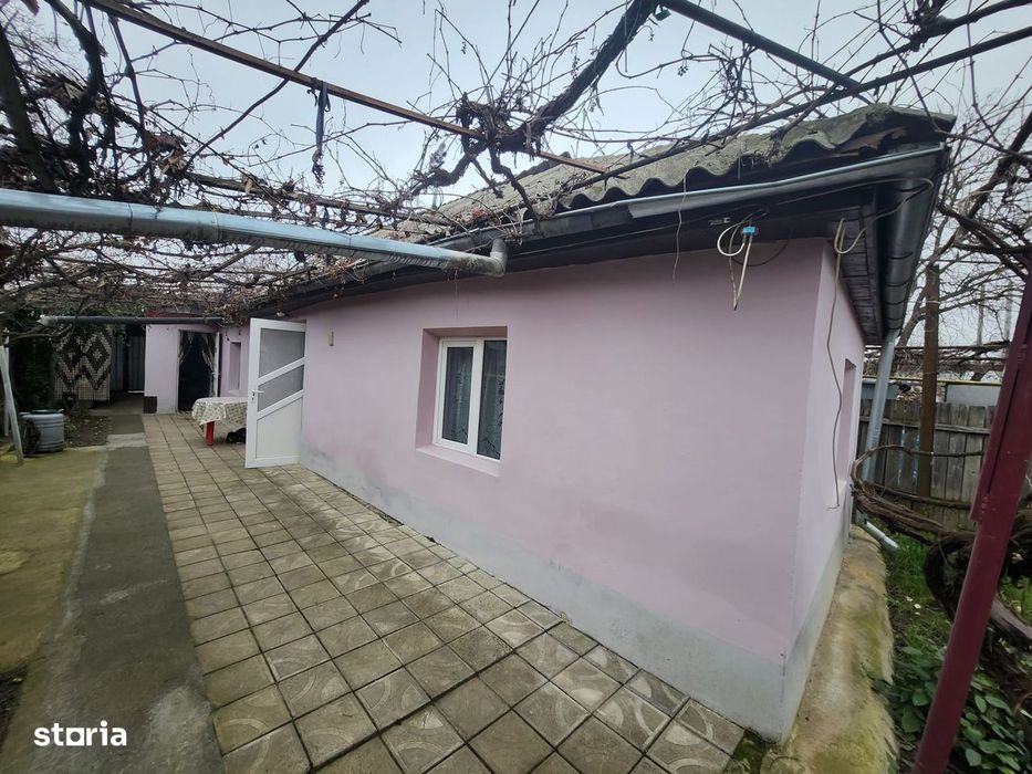 Casa cu 3 camere  in Serbanesti
