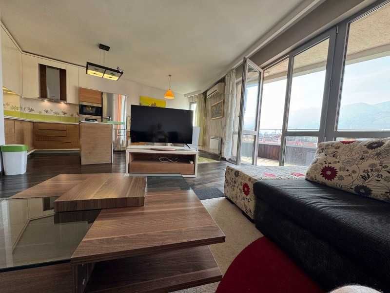 Дава се под наем Тристаен апартамент в София, Студентски град - 160 кв.м за 1250 € - Снимка #1