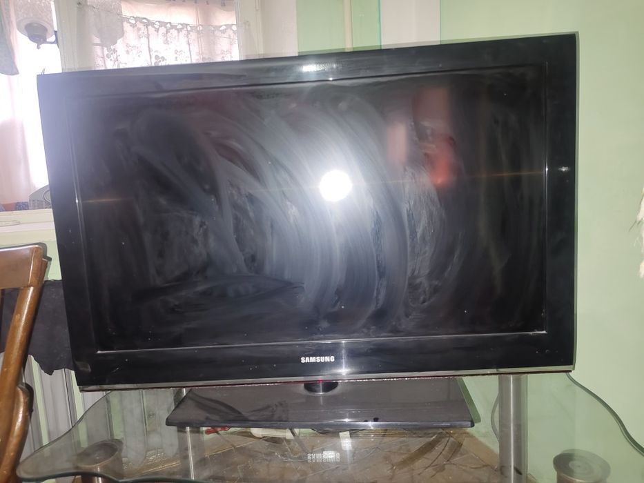 Телевизор 40 диоганалли яхши ишлатилган кранштейни бор