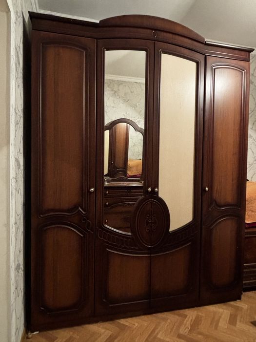 Спальные гарнитуры