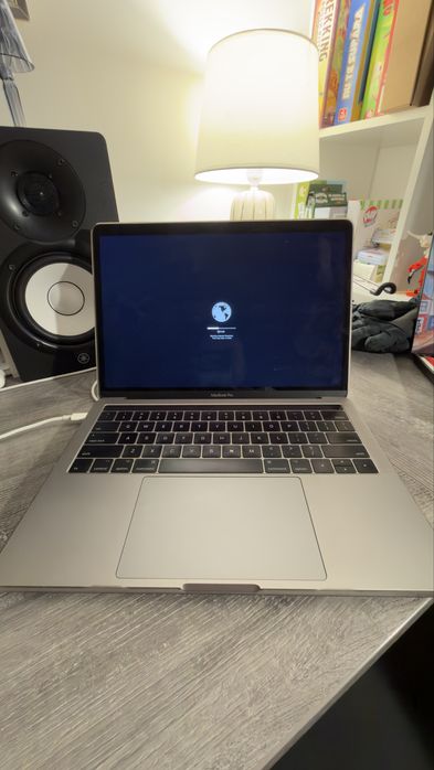 MacBook Pro 13” 2017 i5 / 8GB RAM / SSD