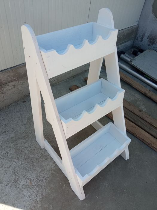 Цветарници от масивна дървесина