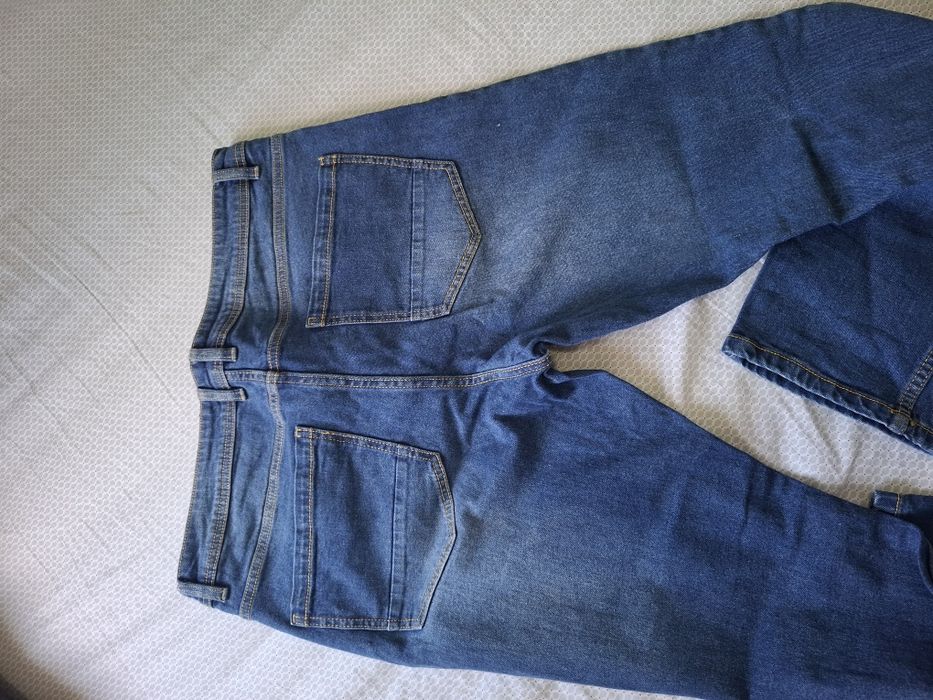 Vând pantaloni lungi