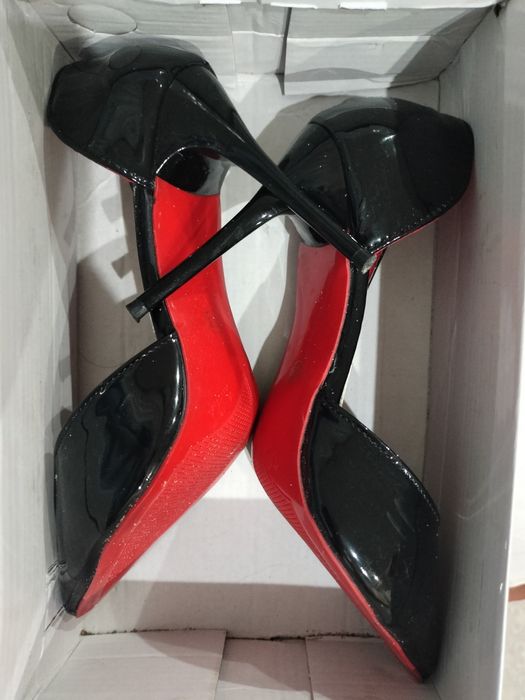 Продам туфли черную лакированная