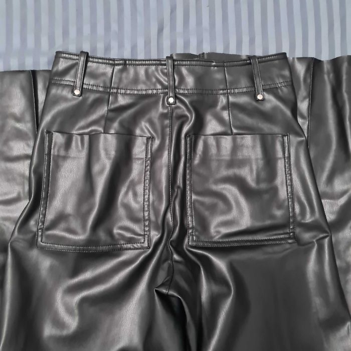 Кожен панталон и блуза