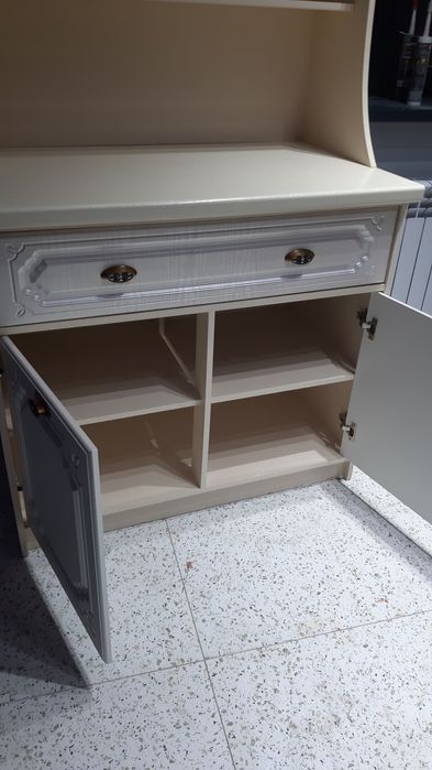 продам тумбу- буфет для посуды кафе