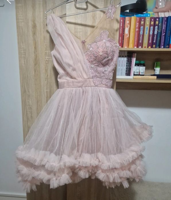 Purtata o singura data. Preț achiziție 700 lei.