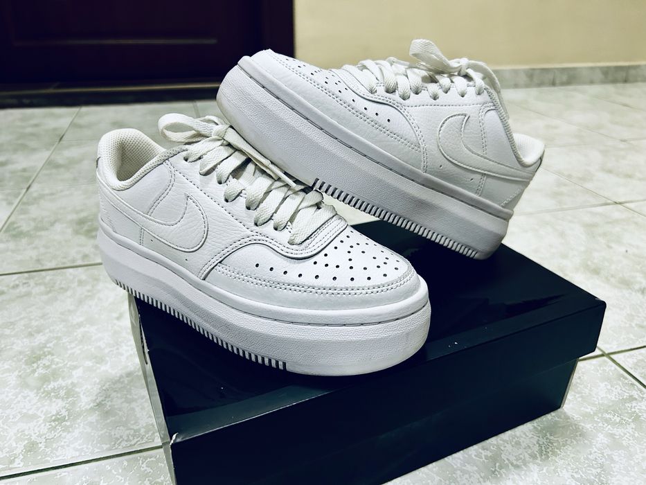 Маратонки Nike с платформа