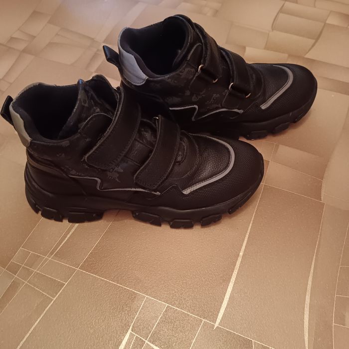 Продам осенние ботинки