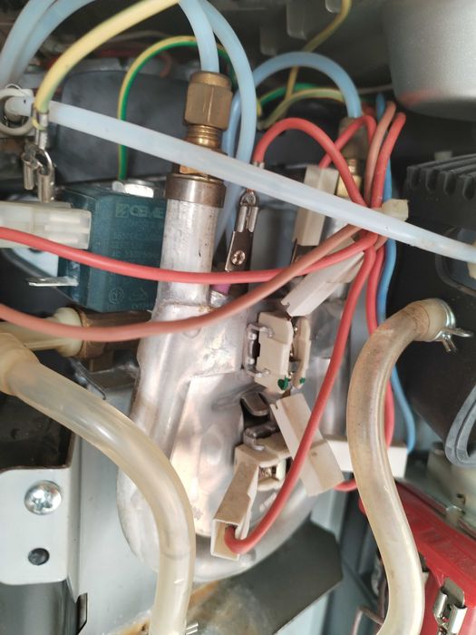 Кафемашина Delonghi Magnifica ESAM 4400 на части