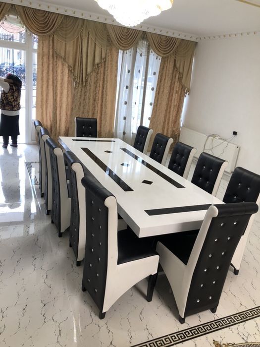 Mese noi de 12 persoane