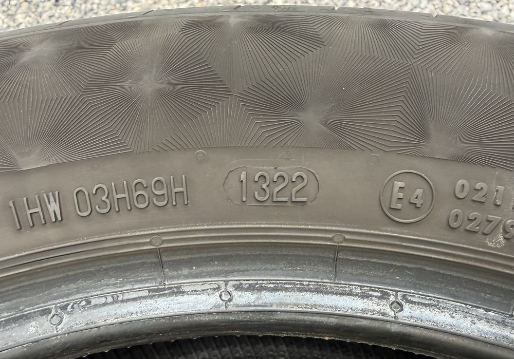 2бр 215/55/17 на 6,5мм с 22дот Континентал