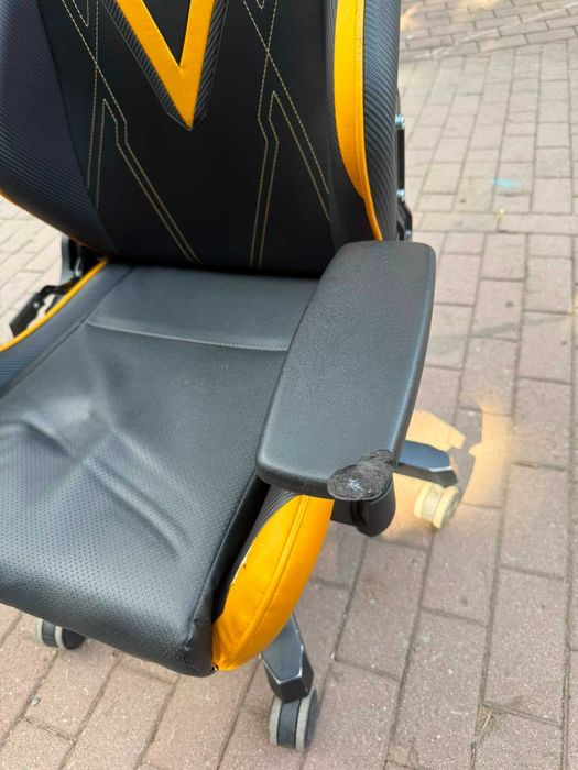 Кресла DXRacer ValKyrie Blue и Yellow