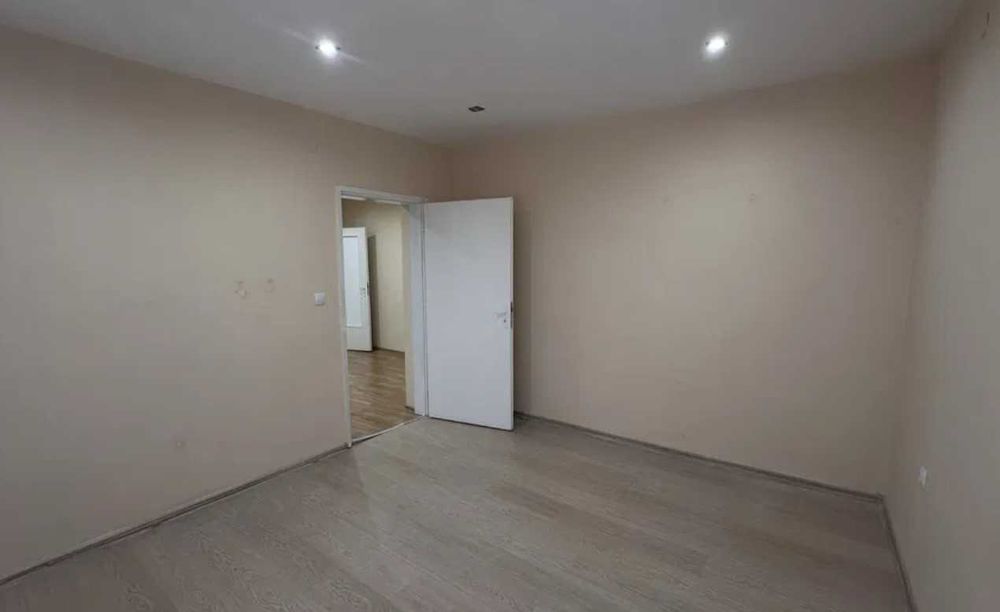 Продава се Двустаен апартамент в Пловдив, Изгрев - 50 кв.м за 1540 €/кв.м - Снимка #2