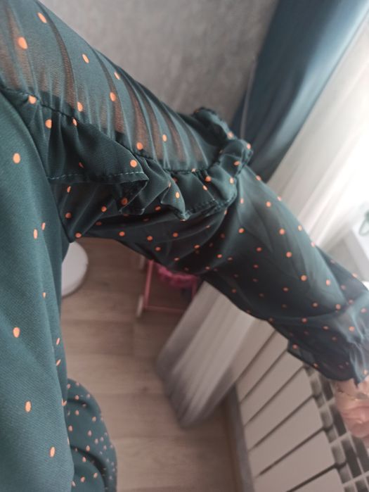 Платье тёмно-зелённого цвета