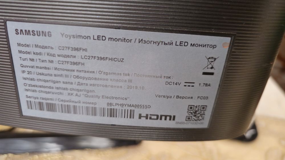 Придётся монитор Samsung изогнутый  27 дюймовый  60 герц