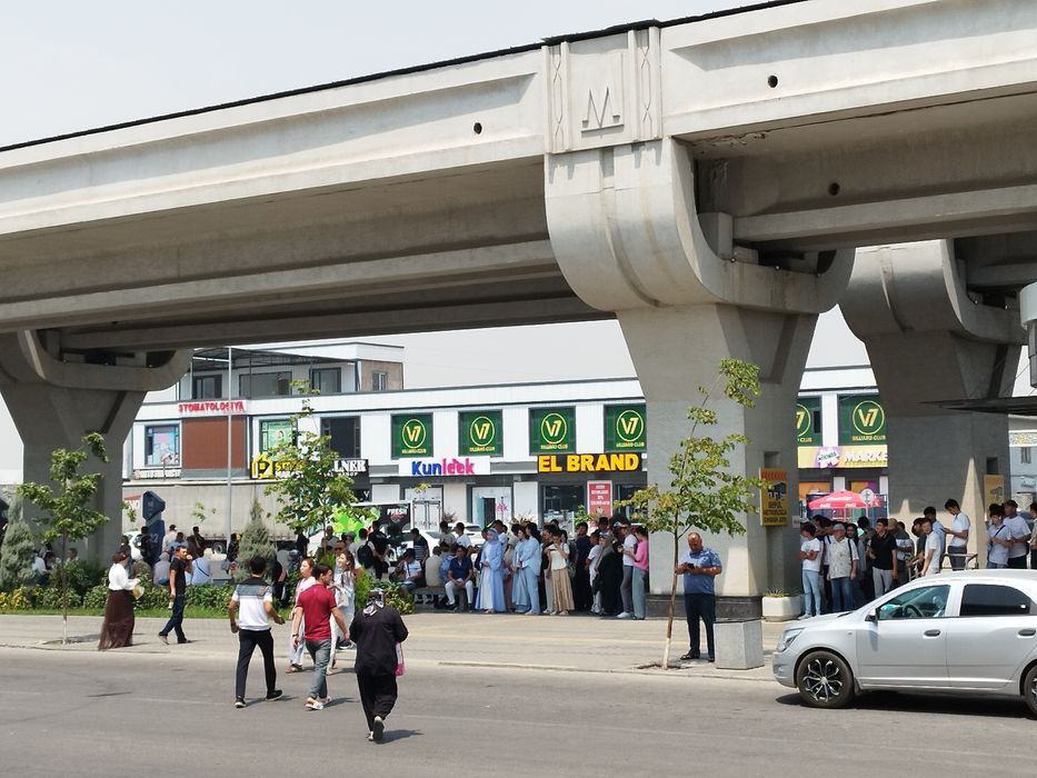 Продам готовый компьютерный клуб возле станции метро и конечки автобус