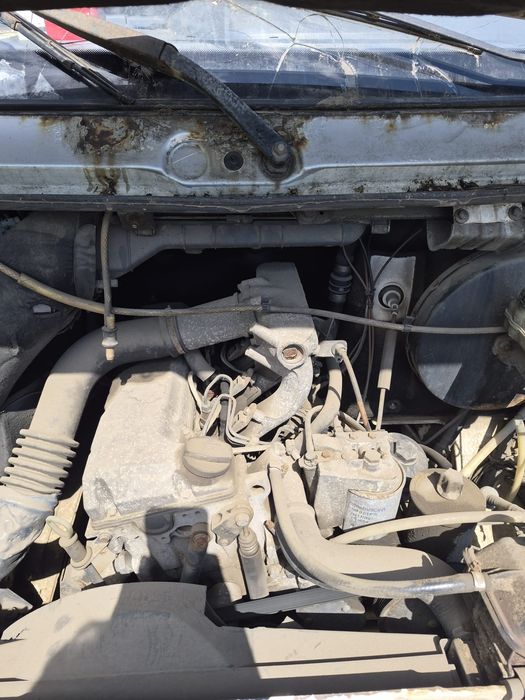 Piese Mercedes sprinter 1996motor 2.3 cutie roti faruri uși