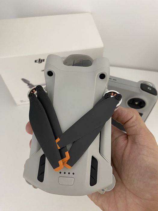 Drona DJI Mini 3 Pro cu Controller Smart