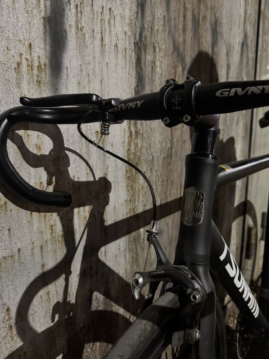 С комплект и тормоз есть