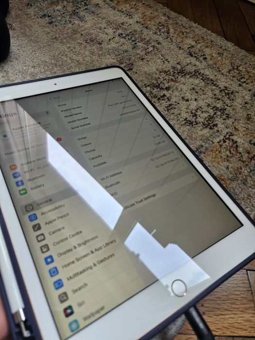 Ipad 8 с химикалка, rosegold в отлично състояние