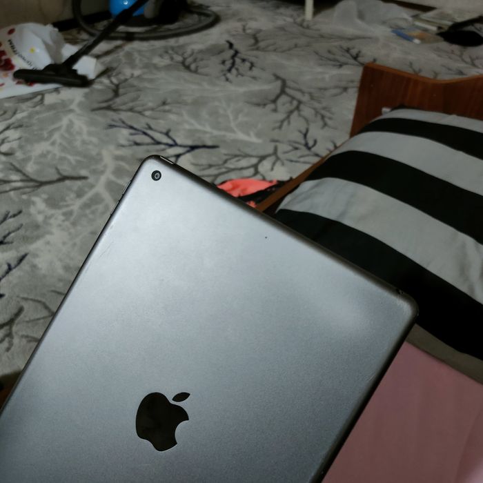 Ipad 7-go pokalenie 32gb yangi 3 oy ishlatilgan sastayani zur abmen bo