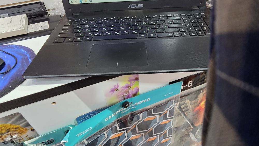 Noutbuk sotiladi Asus