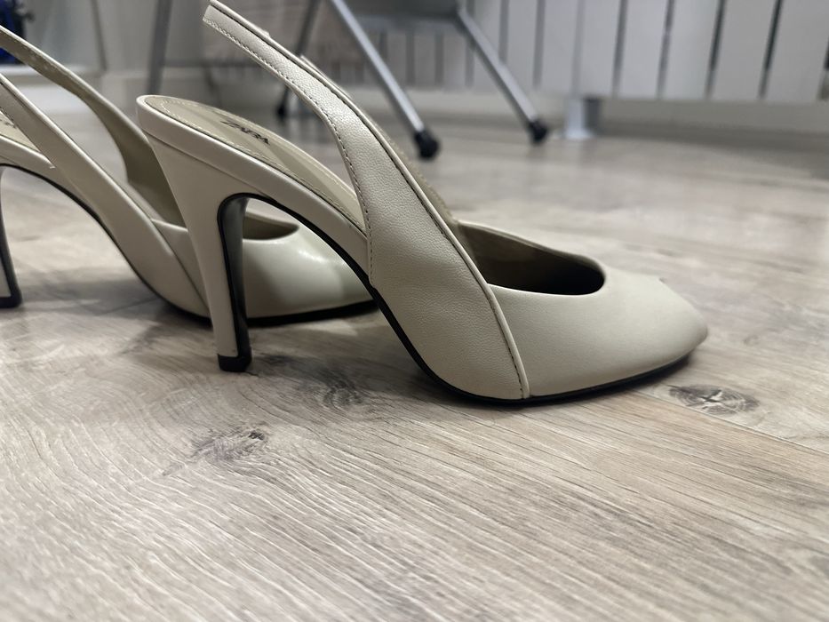 Босоножки Zara, бежевые