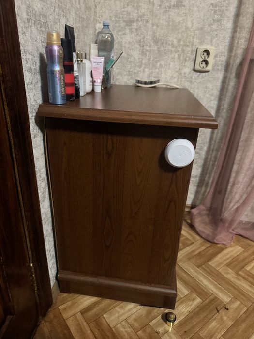 Шкаф с тумбочкой