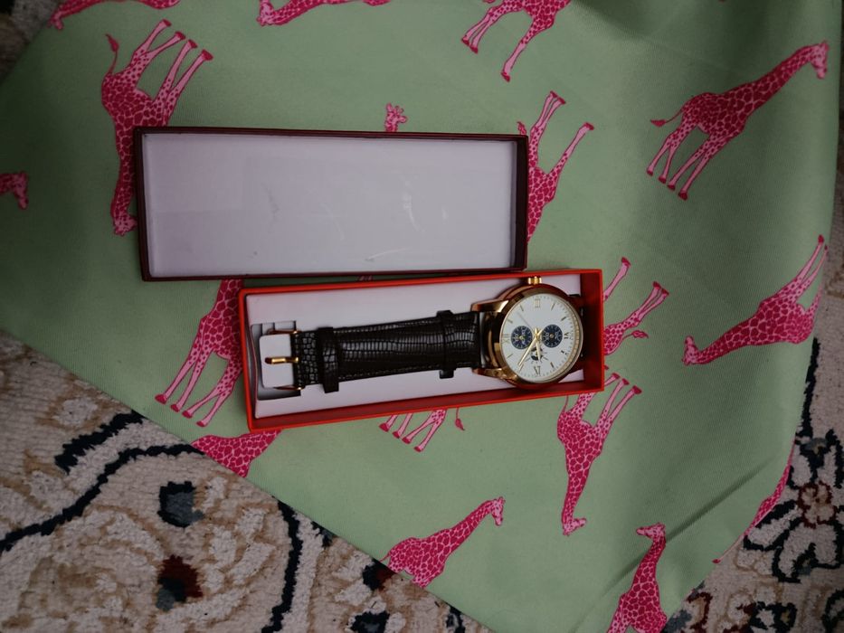 Продам чесы avon