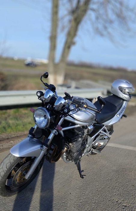 Motocicleta suzuki bandit 1200