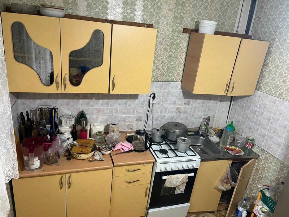 Продам недорого кухонный гарнитур