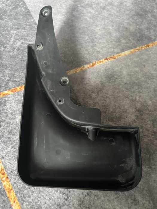 Продам брызговики на Cadillac Escalade