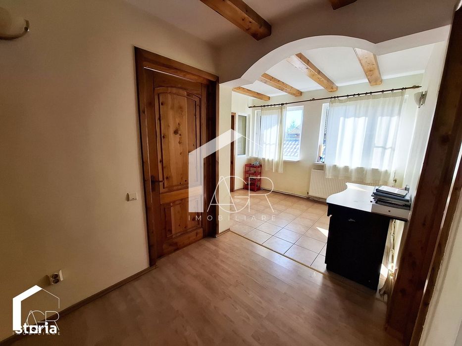 Casa tip duplex cu 6 camere, zona Republicii