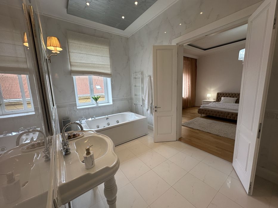 Vând apartament deosebit 130 mp