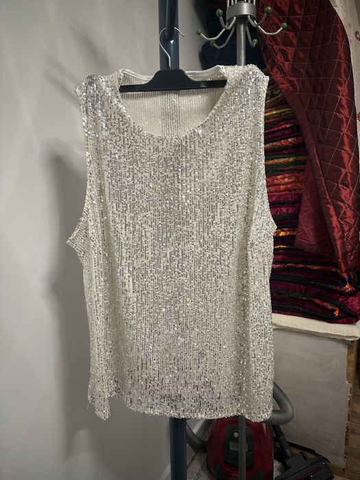 Топ с пайетками бежевого цвета