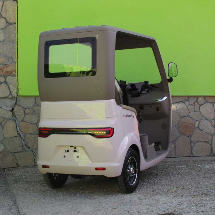 Триместна електрическа триколка Max Motors LUXURY BUS Ivori White