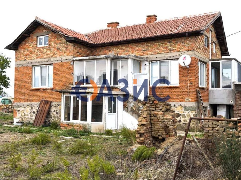 Готова за нанасяне къща с просторен парцел в с. Винарско, България,