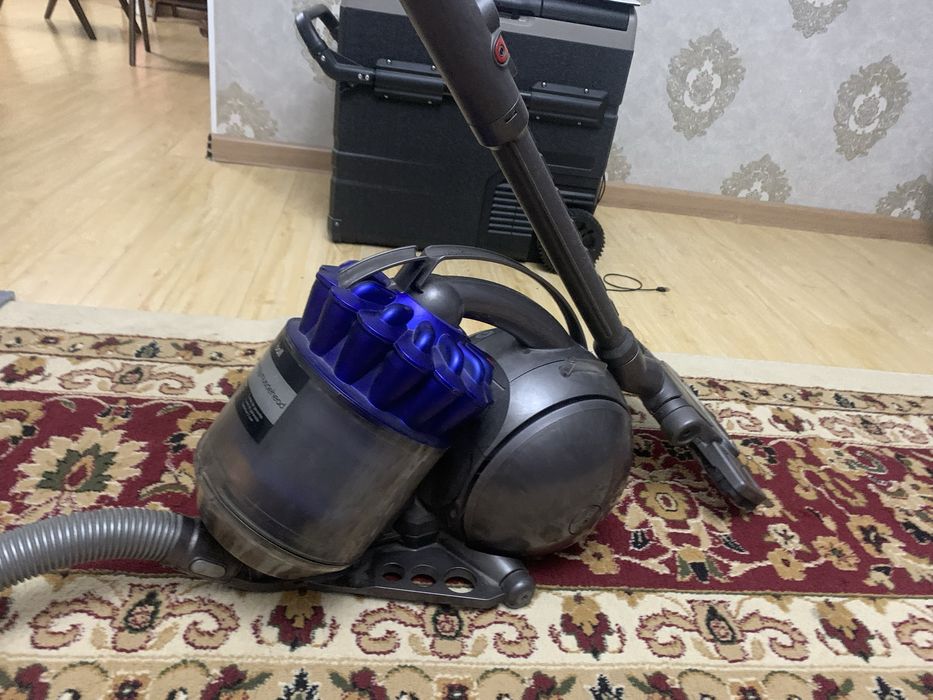 Пылисос dyson.