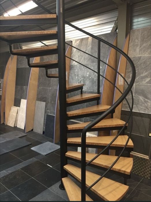 Scarii spiralate sau pe lungime