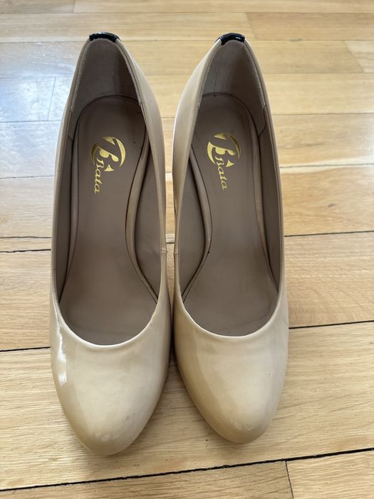 Pantofi din piele lăcuită