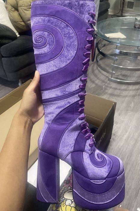 Стильные демисезонные сапоги (фиолетовые).