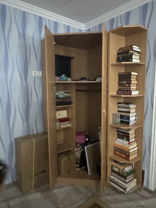 Продам угловой шкаф