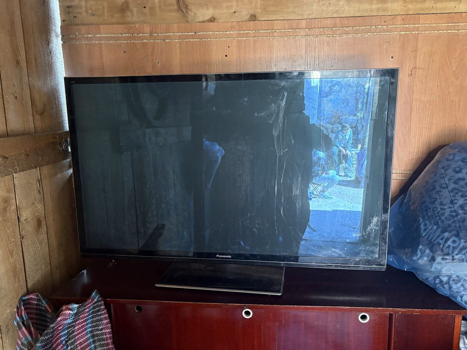 De vanzare tv  cu displeiul  bun