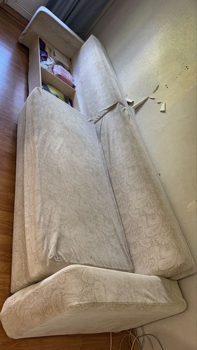 Отдам диван даром
