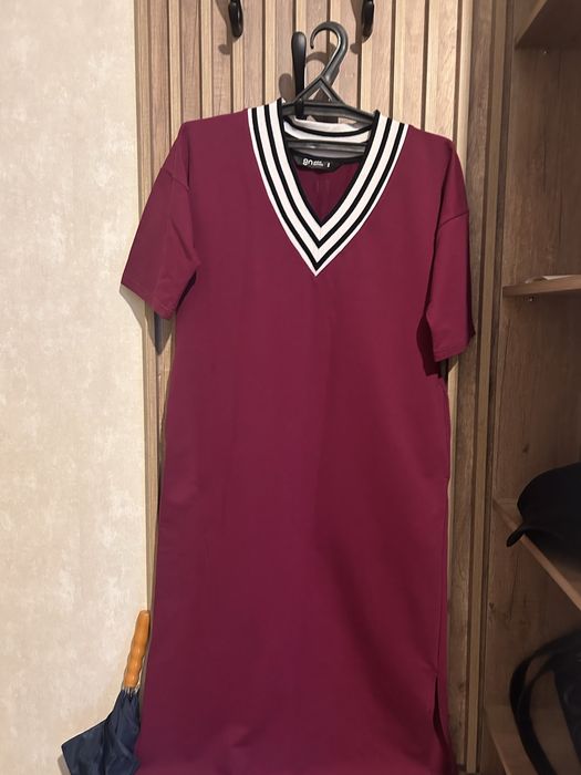 Продам платья и костюм